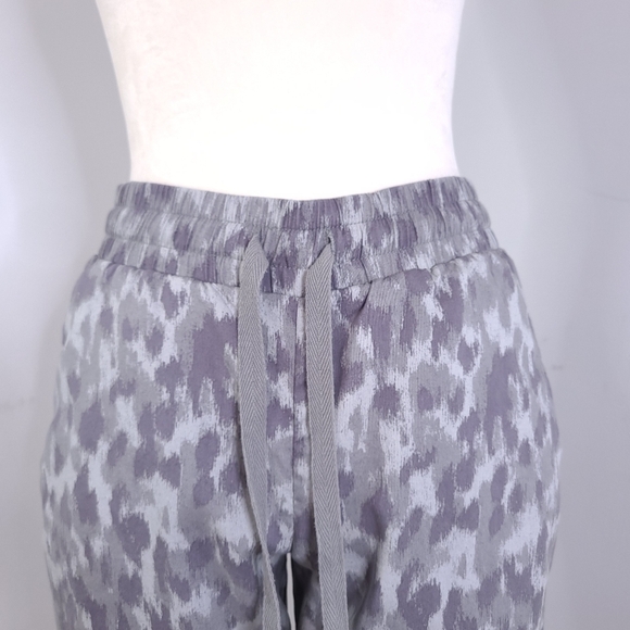 Cloth & Stone Jogger Pants XS Wide Leg Grey Animal Print Abstract Tencel - Picture 4 of 12